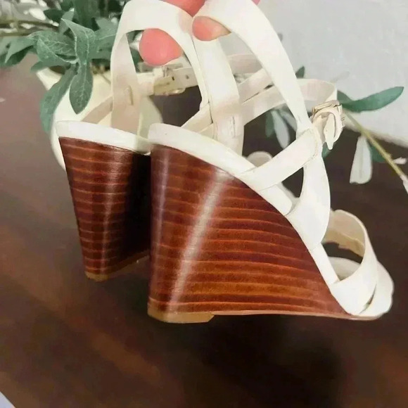 Nine West Women’s sandal wedges white color like new size 6 - Picture 3 of 8